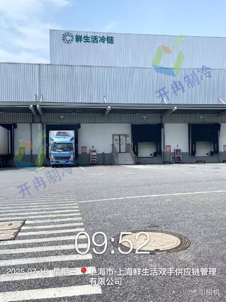 酷暑里的 “冷庫骨架” 落成！1000 立方冷庫項目庫板吊裝